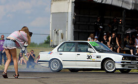 S.Dariaus ir S.Girėno aerodrome &ndash; automobilių &bdquo;driftas&ldquo; ir slalomas