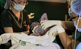 Filipinai pasveikino simbolinį septyniamilijardąjį kūdikį