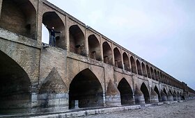 Stebuklingų spalvų ir žmonių pilnas Esfahanas