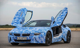 Užmaskuotas gamyklinis BMW i8 hibridas