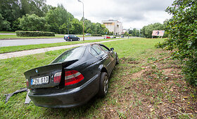 BMW avarija Vilniaus O.Mila&scaron;iaus g.