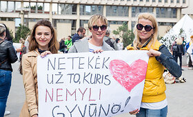 Vilniuje &ndash; piketas &bdquo;Stop smurtui prie&scaron; gyvūnus&ldquo;