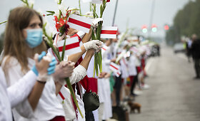 50 tūkstančių žmonių stojo į gyvą grandinę: lietuviai solidarizuojasi su baltarusiais
