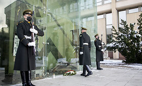 Sausio 13-osios aukų pagerbimas prie Sausio 13-osios memorialo