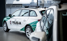 Pristatyti nauji tarnybiniai policijos automobiliai SEAT Leon