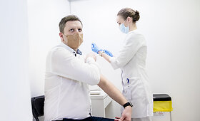 Simonas Kairys pasiskiepijo &bdquo;AstraZeneca&ldquo; vakcina nuo COVID-19