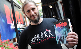 Roko atlaiduose Rokas Radzevičius pristatė knygą apie lietuvi&scaron;ką roką