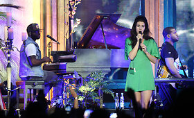Lana Del Rey koncerte Vilniuje gerbėjų ausis glostė svajingais muzikos garsais