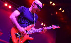 Gitaristo Joe Satriani koncertas Vilniuje