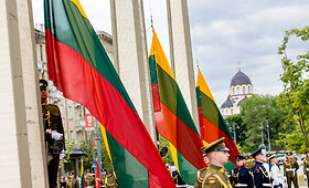 Valstybės vėliavos pakėlimo ceremonija Nepriklausomybės aik&scaron;tėje 2023-06-14