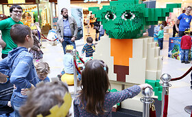 Vilniuje pastatyta rekordinio dydžio figūra i&scaron; &bdquo;Lego&ldquo; kaladėlių