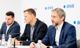 Spaudos konferencija apie saulės energijos potencialą pastatų stogams