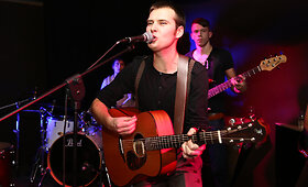 &bdquo;Sweetsalt&ldquo; vaikinai Vilniuje perdainavo &bdquo;Coldplay&ldquo; dainas