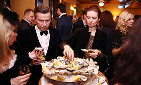 Sostinės baras &bdquo;California tapas & wine&ldquo; gimtadienio proga svečius vai&scaron;ino austrėmis