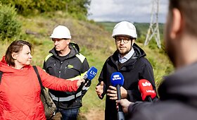 Spaudos konferencija apie elektros energijos tiekimo atnaujinimą.