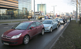 Neblaivaus &bdquo;Citroen&ldquo; ir dviejų neatidžių vairuotojų Vilniuje sukelta avarija