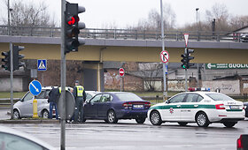 &bdquo;Toyota Yaris&ldquo; ir &bdquo;Subaru Legacy&ldquo; avarija Vilniuje