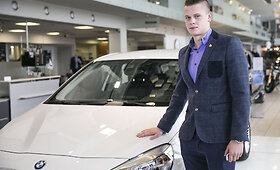 Plaukikui Danui Rap&scaron;iui įteiktas naujas &bdquo;BMW&ldquo; automobilis
