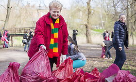 Prezidentė Dalia Grybauskaitė dalyvavo akcijoje &bdquo;Darom&ldquo;