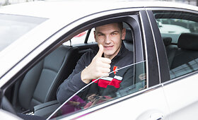 &bdquo;Lietuvos ryto&ldquo; atstovai gavo naujus BMW automobilius