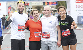 &bdquo;Danske Bank Vilniaus maratone&ldquo; Vilniuje bėgo ir žinomi žmonės