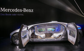 &bdquo;Mercedes-Benz&ldquo; automobilių stendas Frankfurto automobilių parodoje