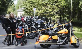 Baikerių sezono uždaryme &ndash; ir gražuolės motociklininkės