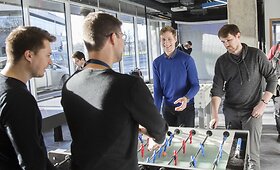 &bdquo;Danske&ldquo; ie&scaron;ko 150 IT specialistų &ndash; siūlo lovą, stalo futbolą ir pietus už 2,5 euro