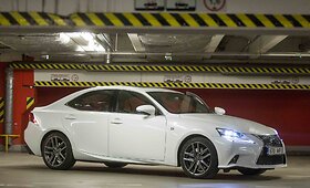 &bdquo;Lexus IS200t&ldquo;