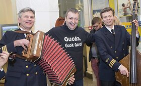 Antanas Guoga su &scaron;eima grįžo i&scaron; Briuselio