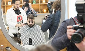 Rafailas Karpis sėdosi į barzdaskučio kėdę