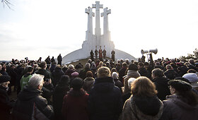 Kryžiaus Kelio procesija i&scaron; Vilniaus Arkikatedros į Trijų kryžių kalną