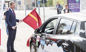 Vilniuje prasidėjo elektromobilių lenktynės