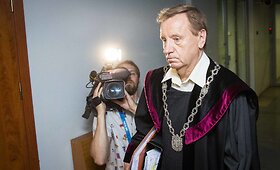 Teismas skelbė sprendimą dėl R.Kurlianskio suėmimo pratęsimo
