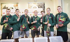 Lietuvos septyniolikmečių krep&scaron;ininkų sutiktuvės Vilniaus oro uoste