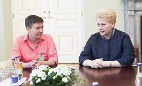 Dalia Grybauskaitė susitiko su Ukrainos Auk&scaron;čiausiosios Rados nare Nadija Savčenko