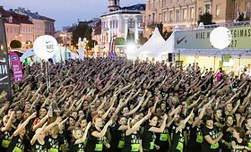 Naktinis &bdquo;Nike&ldquo; moterų bėgimas
