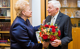 Dalia Grybauskaitė pasveikino Valdą Adamkų jubiliejaus proga