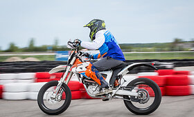 &bdquo;E-Power park&ldquo; įsigijo penkis elektrinius KTM motociklus