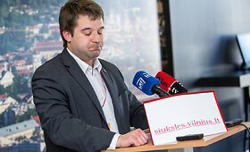 Vilniaus savivaldybė susirūpino atliekų vežimu &ndash; susikvietė vežėjus