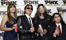 Beverli Hilso vakarėlyje apsilankė visi trys Michaelo Jacksono vaikai