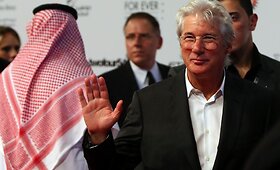 Trilerį su Richardu Gere'u finansi&scaron;kai parėmė arabų &scaron;eichai