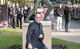Jeanui-Claude'ui Van Damme'ui belgai pastatė skulptūrą