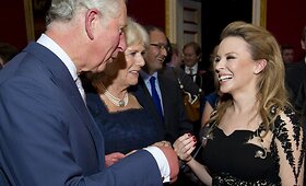 Kylie Minogue Londone susitiko su princu Charlesu