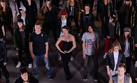 &bdquo;Skamp&ldquo; kartu su būriu &scaron;okėjų nufilmavo &bdquo;Revolution&ldquo; vaizdo klipą