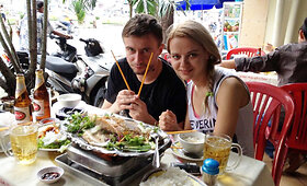 Renata Uzialkaitė su sužadėtiniu Mariumi Jampolskiu atranda Vietnamą