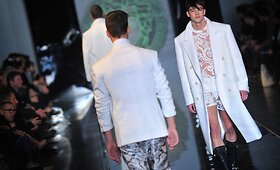 &bdquo;Versace&ldquo; pristatė apatinį trikotažą &scaron;iuolaiki&scaron;kam vyrui