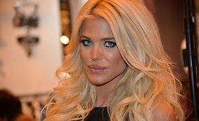 Victoria Silvstedt Paryžiuje reklamavo apatinio trikotažo kolekciją