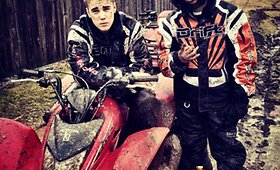 Net lakstydamas keturračiu Justinas Bieberis i&scaron;saugojo nepriekai&scaron;tingą &scaron;ukuoseną