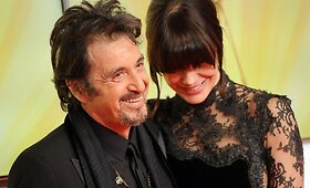 Į &bdquo;Auksinės kameros&ldquo; apdovanojimus Alas Pacino atvyko su 40 metų jaunesne mylimąja